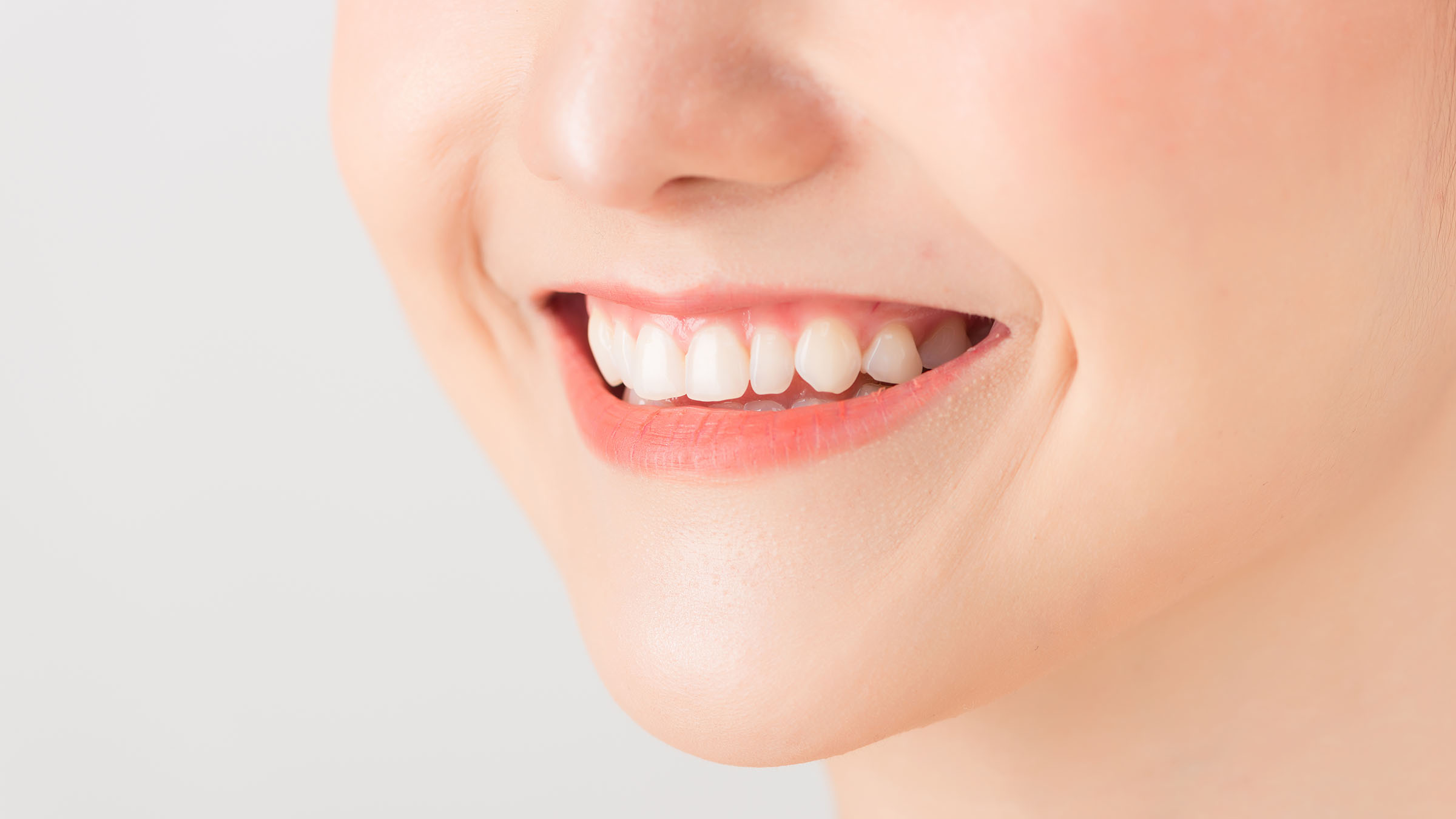 オフィスホワイトニングの施術中の写真